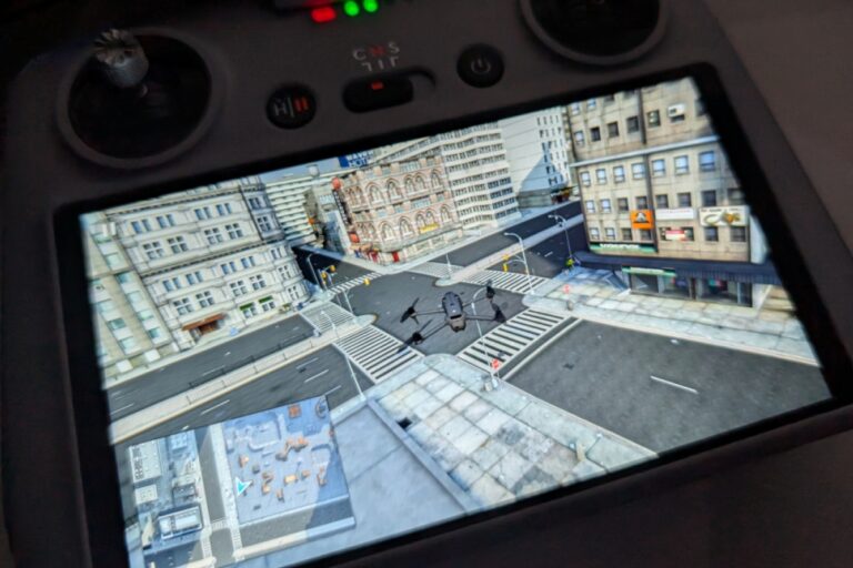 DJI launches a simulator to learn to use their drones from screen controllers


