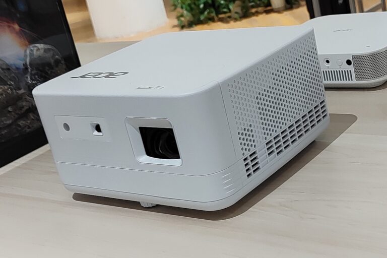 Acer presents two new DLP projectors in compact format


