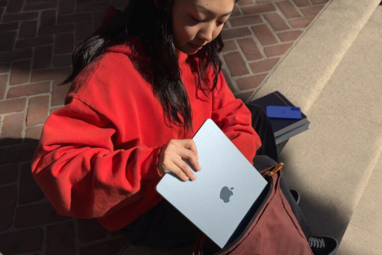The new Macbook Air with Apple M4 offers up to 18 hours of battery, Apple Intelligence and come with the new sky blue color


