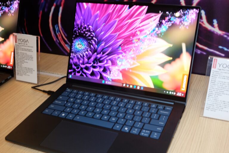 New Lenovo Yoga laptops with AI and High Resolution OLED panels


