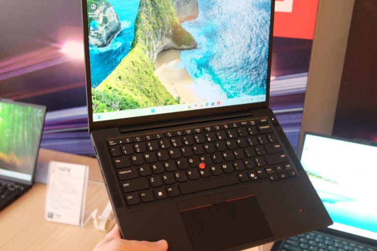 Folding, convertible and 3D designs in the new range of professional lanovo laptops


