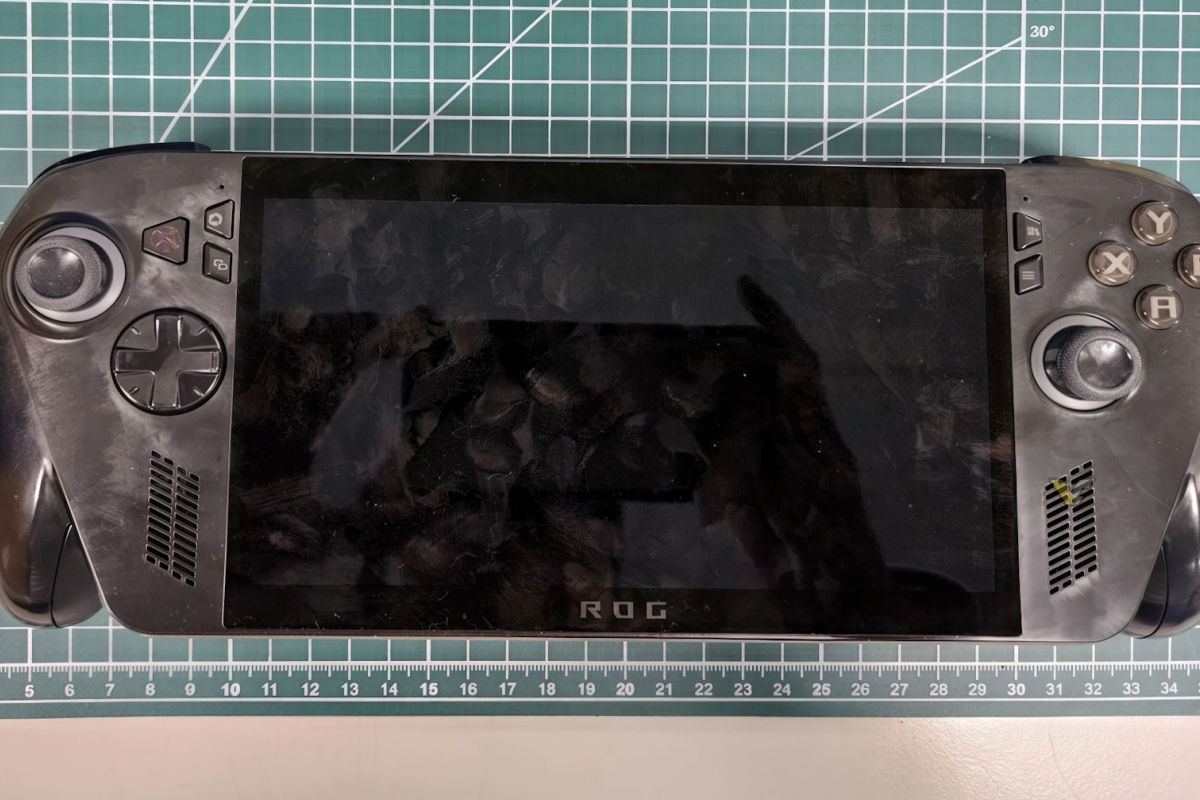 Two new versions of the Asus Rog Ally 2 have been seen, including an Xbox edition in black