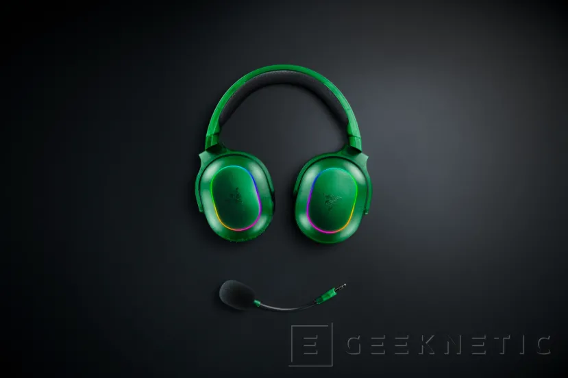 Geeknetic The new Razer Phantom range adds translucent housings and RGB lighting effects to Gaming 4 accessories