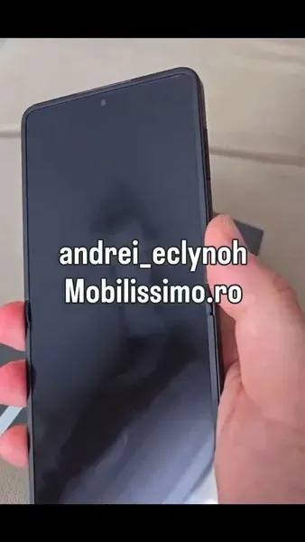 Geeknetic confirms the greatest change of the galaxy z Flip 7 with respect to its previous generation: a huge external screen 3