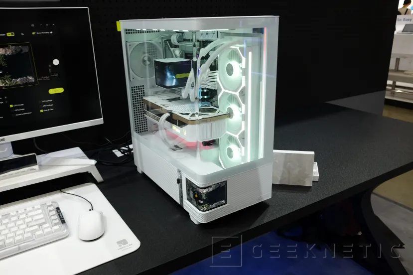 Geeknetic La Torre Tryx Actvision surprises with its curved AMOLED screen and a 90º 2 tempered glass panel