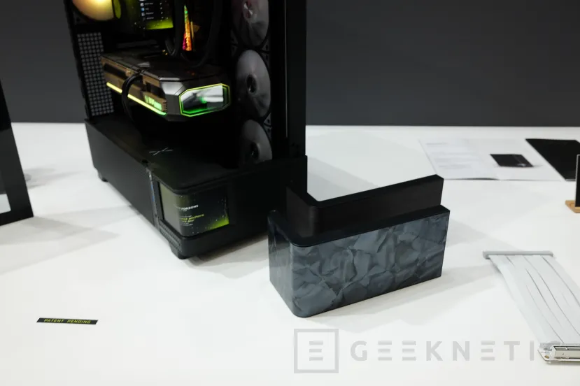 Geeknetic La Torre Tryx Actvision surprises with its Curvated AMOLED screen and a 90º 4 Temperate Crystal Panel