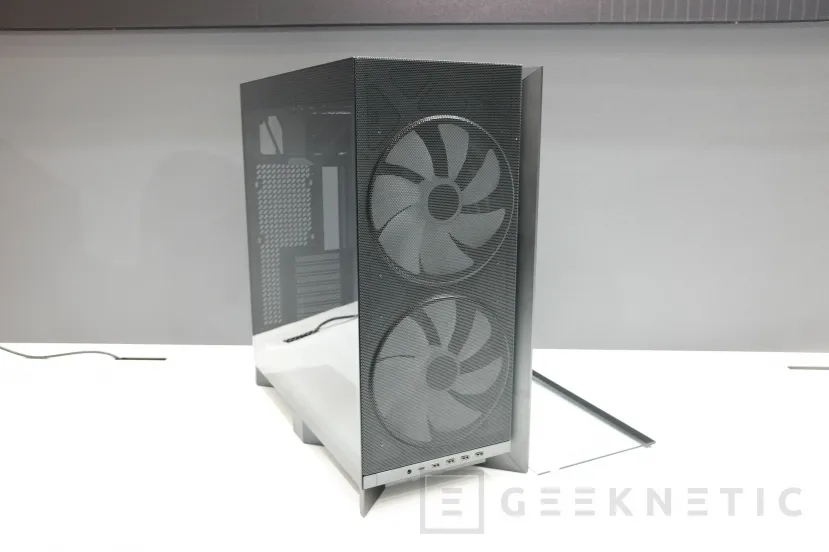 Geeknetic La Torre Tryx Actvision surprises with its Curvated AMOLED screen and a folded tempered glass panel at 90º 7