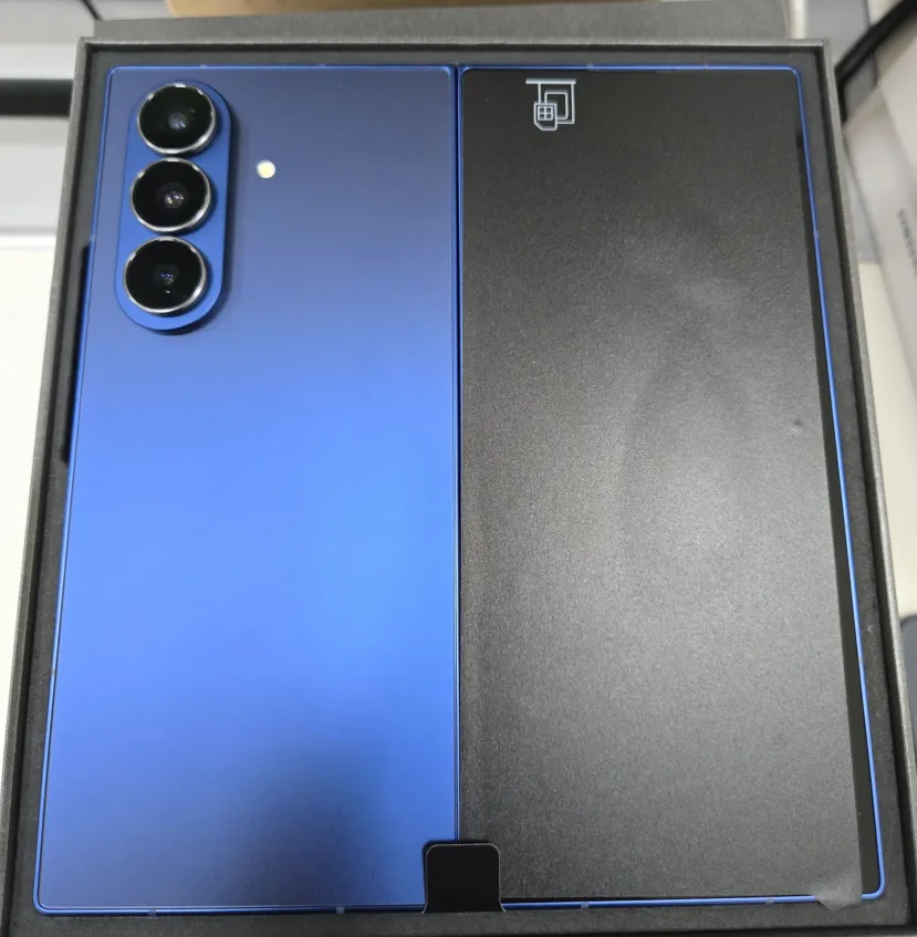 Geeknetic El Galaxy Z Fold 7 is seen in new filtered images with a finer design 2