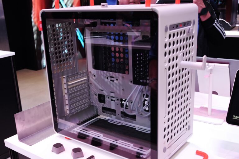 New accessories and models reach the range of modular boxes Cooler Master Qube


