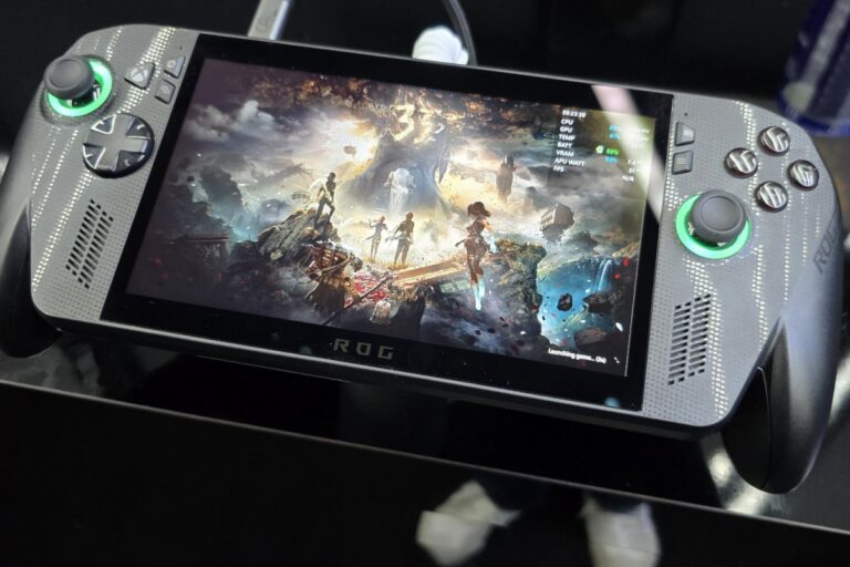 We have tried the Rog Xbox Ally X with the new app, grip comfortable thanks to its similarity with the Xbox command


