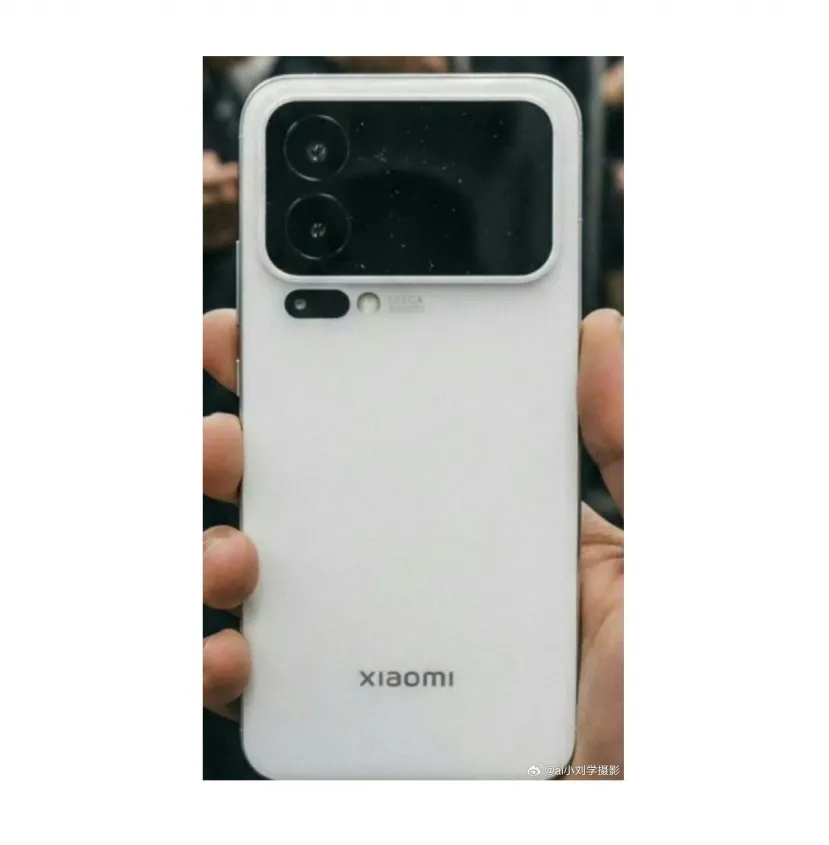 Geeknetic the Xiaomi 16 Pro Max can recover the rear screen next to the camera module 2