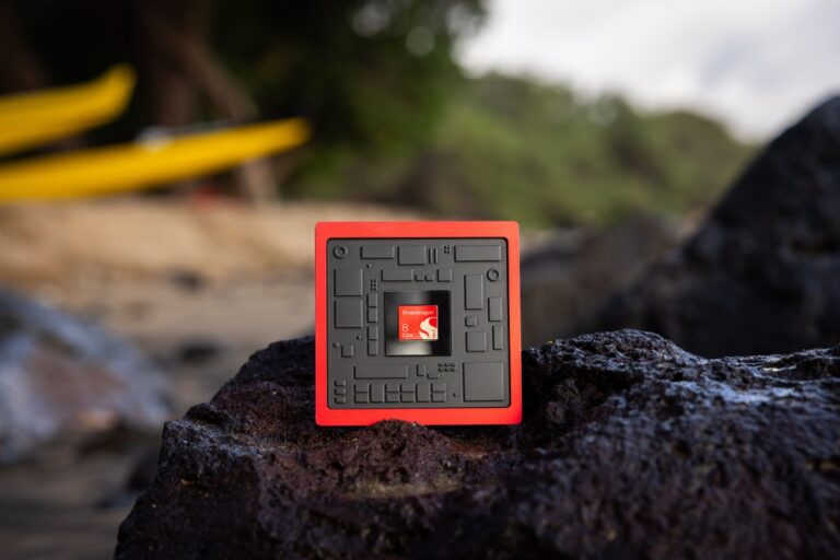 The Snapdragon 8 Elite Gen 5 incorporates the 5G X85 MODEM-RF that offers 12.5 Gbps downloads


