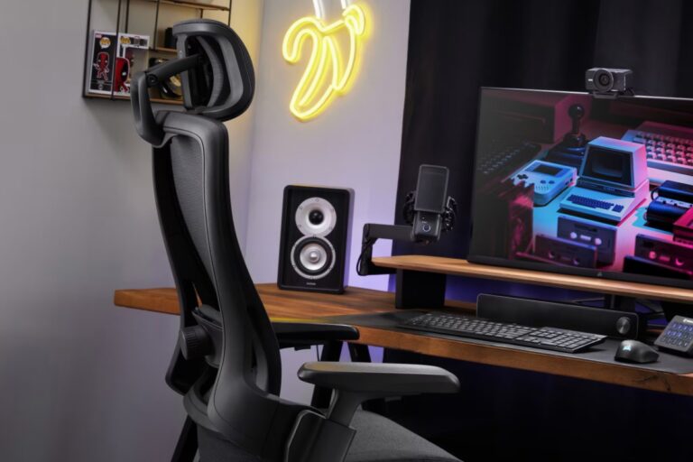 Elgato presents Embrace, an ergonomic chair with a sober design and mesh back designed for creators who spend hours in front of the camera


