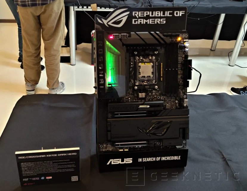 Geeknetic ASUS presents the ROG Crosshair X870E Glacial and the renewal of AM5 NEO 3 motherboards