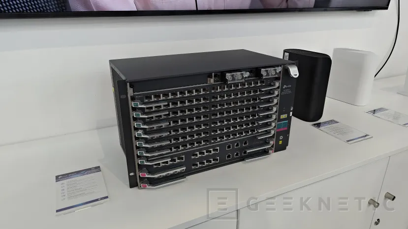 Geeknetic TP-Link showed at MWC 2026 its commitment to networks managed with AI for operators and service providers 2