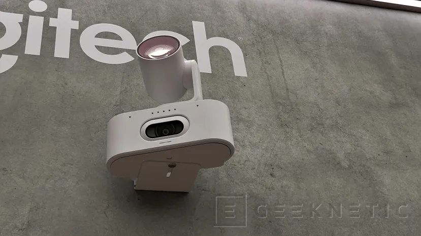 Geeknetic We visited the Logitech stand at ISE 2026: this is the new Rally AI Camera with double lens and 4K vision 3