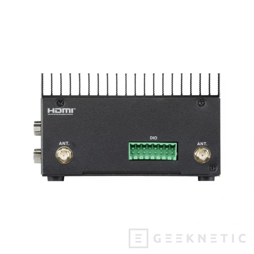 Geeknetic ASUS presents the PE1000U, a fanless industrial PC for DIN rail with lots of connectivity 2