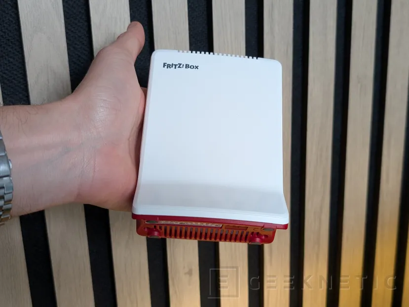 Geeknetic FRITZ!Box 6825 4G Review 4