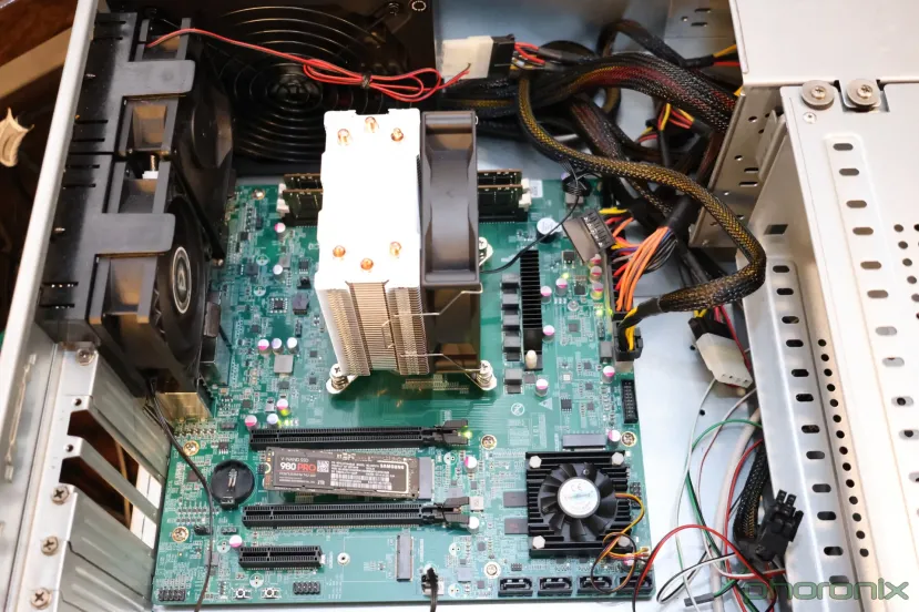 Geeknetic The Chinese Loongson 3B6000 CPU with 12 cores performs 1/3 of the AMD Ryzen 5 9600X 2