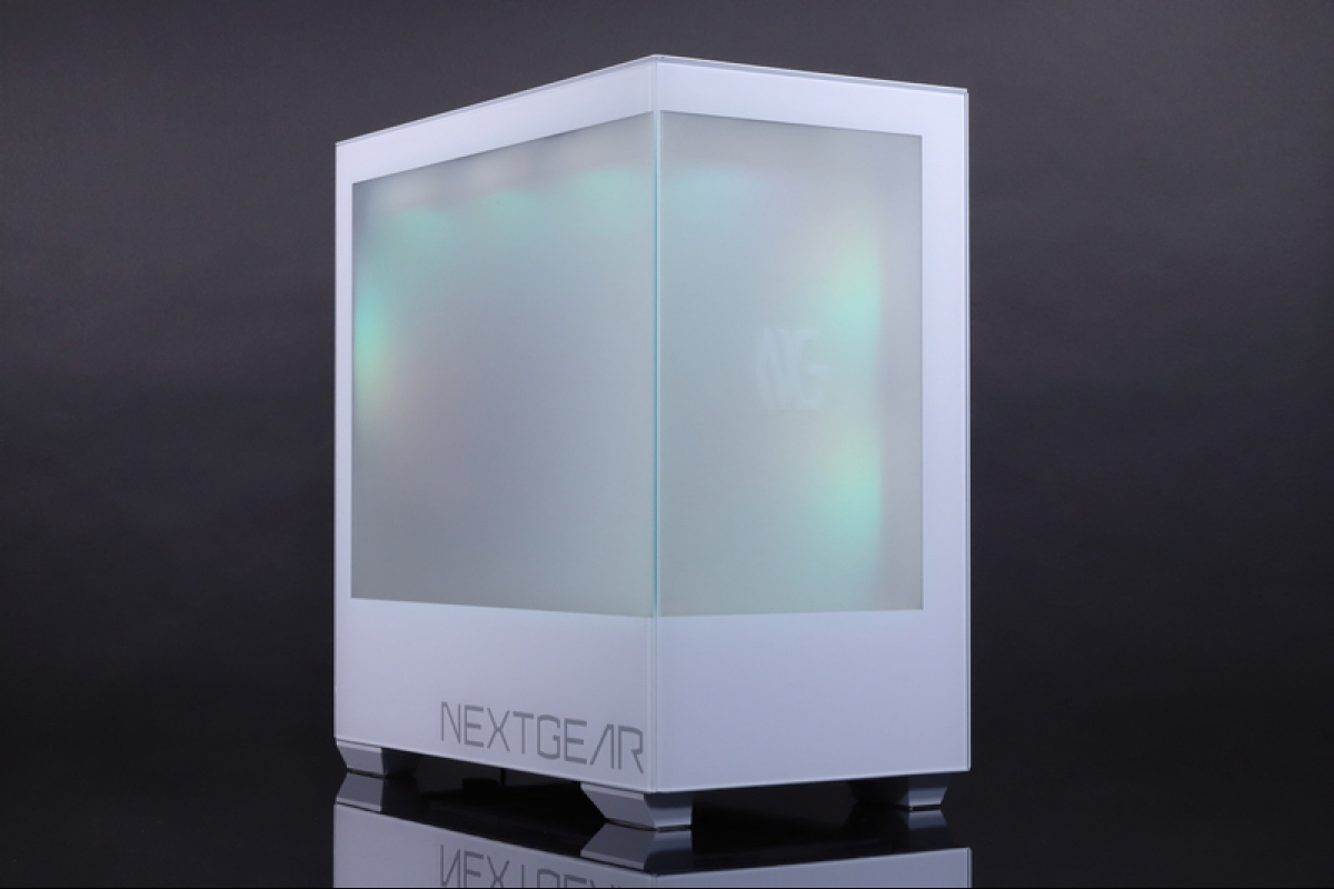 https://www.geeknetic.es/Noticia/37400/La-caja-del-PC-gaming-NEXTGEAR-EG-es-capaz-de-atenuar-sus- cristales-templados-frontal-y-lateral-para-ocultar-su-interior.html