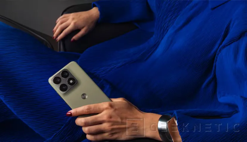 Geeknetic Motorola is going all out in 2026: nine mobile phones, three folding ones and an edition with Swarovski to get noticed 2
