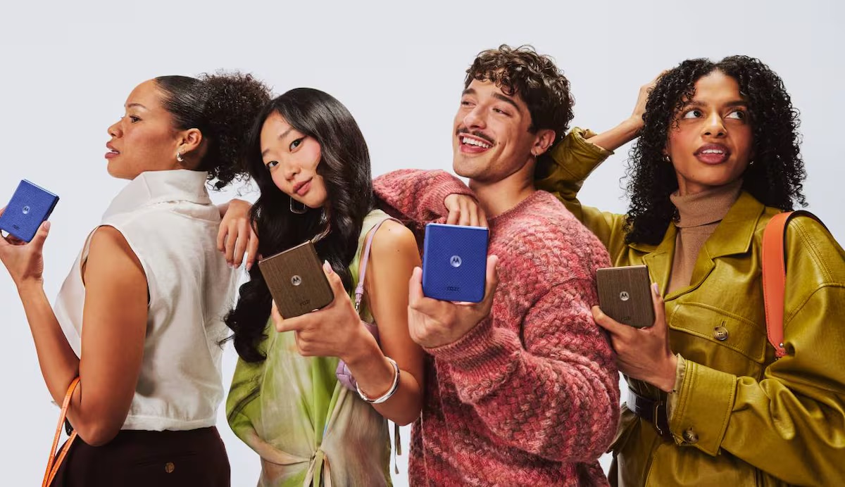 nine mobile phones, three folding ones and an edition with Swarovski to get noticed