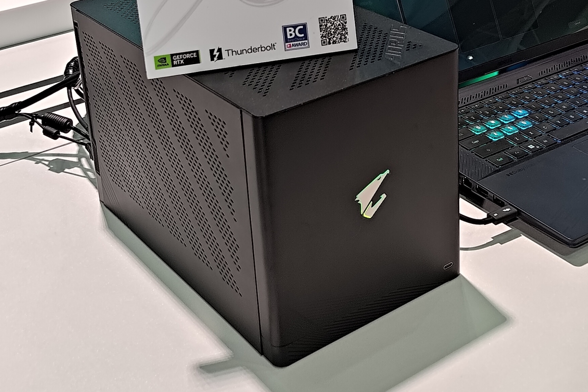 The AORUS RTX 5090 AI BOX has Thunderbolt 5, liquid cooling and more than 3,000 AI TOPS