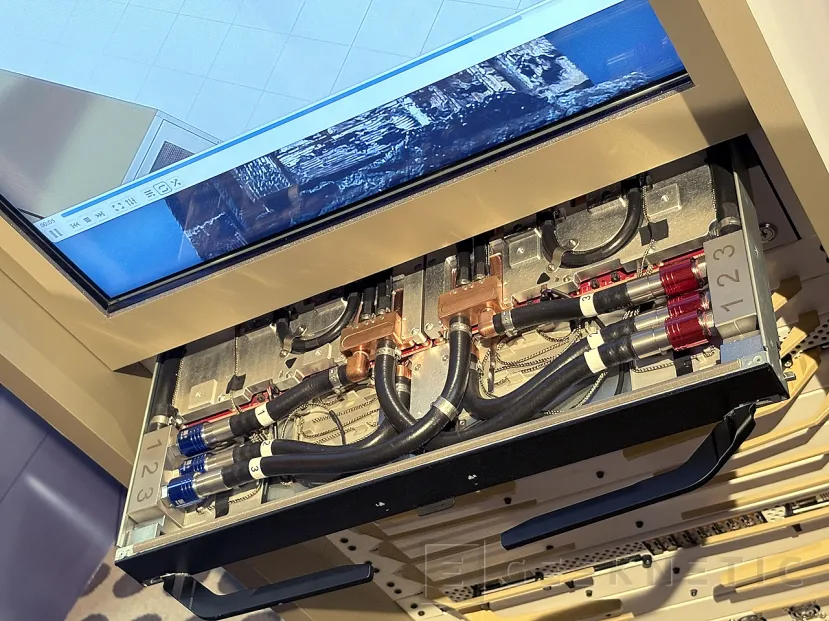 Geeknetic Qualcomm presents Dragonfly, its new brand for data centers, and lets us see the rack at Computex 2026 2