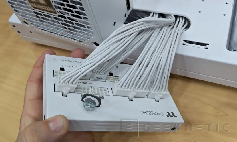 Geeknetic The connector module of the Thermaltake DockPower supplies can be separated to facilitate the assembly of the PC 2