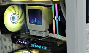 This is the Thermaltake Retro Ultra, liquid cooling with a vintage CRT monitor design that monitors your PC in real time