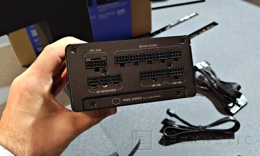 Geeknetic The new Cooler Master MWE Gold V4 sources can now be reserved: they arrive with ATX 3.1 format and an LED that warns you if your graphics card is in danger 3