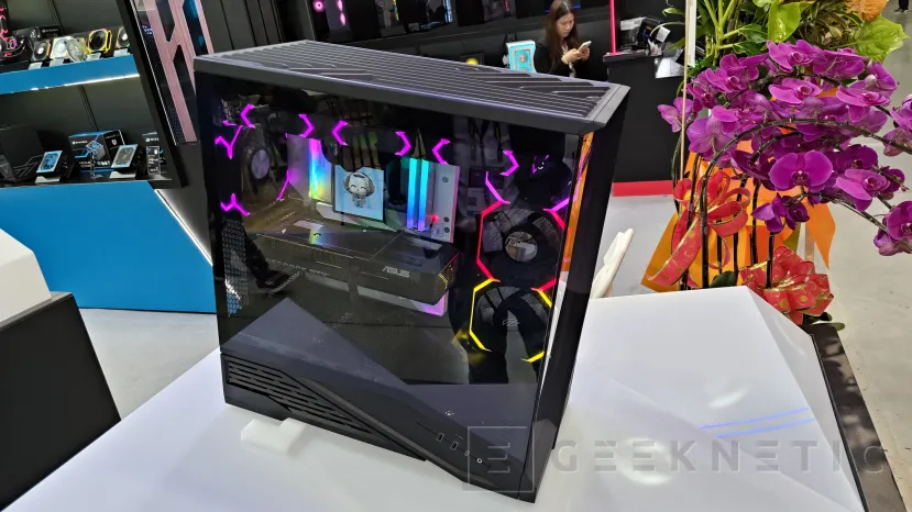 Geeknetic Einarex presents the Zenith Z600, the box that turns angles into a purchase argument 2