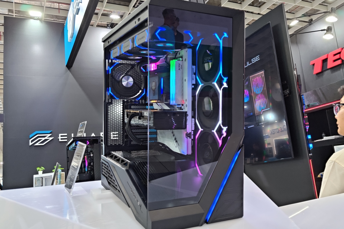 Einarex presents the Zenith Z600, the box that turns angles into a purchase argument