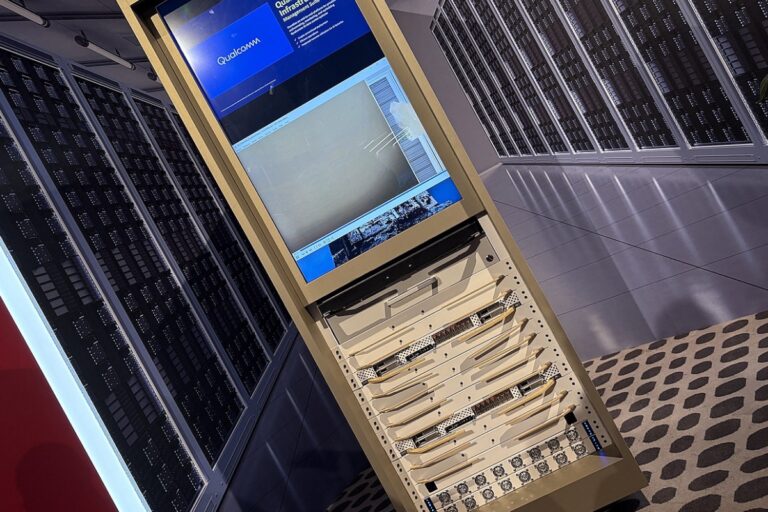 Qualcomm presents Dragonfly, its new brand for data centers, and lets us see the rack at Computex 2026
