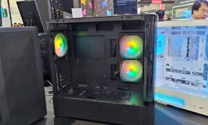 The FSP M381 and M581 combine curved glass, support for a 360 mm radiator and extra functions such as a rear fan with display