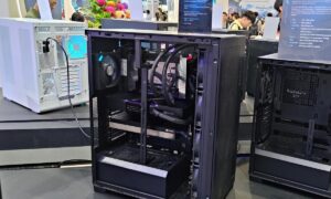 The FSP U500 and U501 arrive as E-ATX cases for workstations, one with a 480 mm front radiator and the other with mesh panels and 16 cm fans