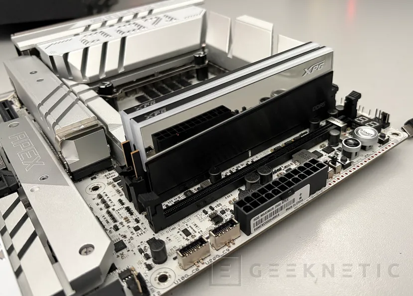 Geeknetic XPG NOVAKEY RGB DDR5 6000 C30 Review: Infinity Mirror Design and up to 6800 MT/s without touching voltages 6