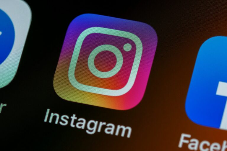 European Commission sees signs that Instagram and Facebook are in breach of the DSA due to their addictive design
