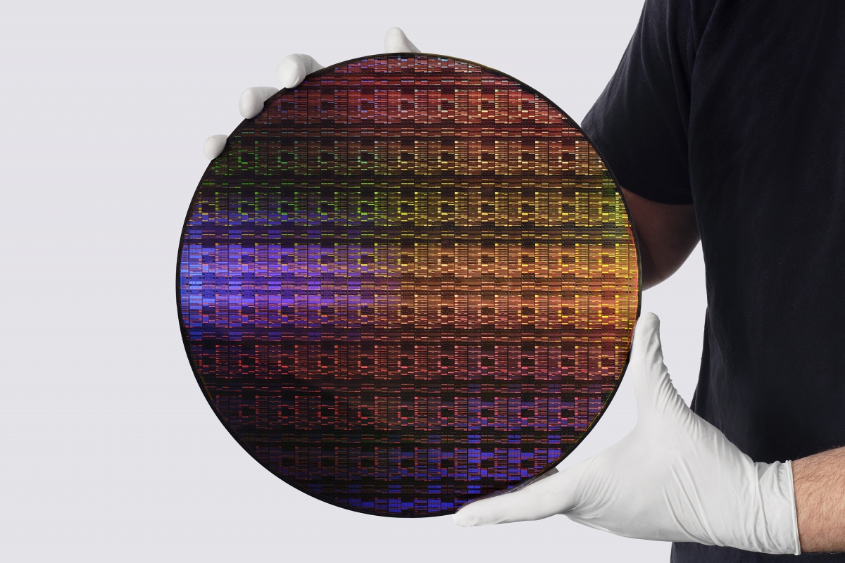 IBM breaks the nanometer barrier with a 7 angstrom chip containing almost 100 billion transistors