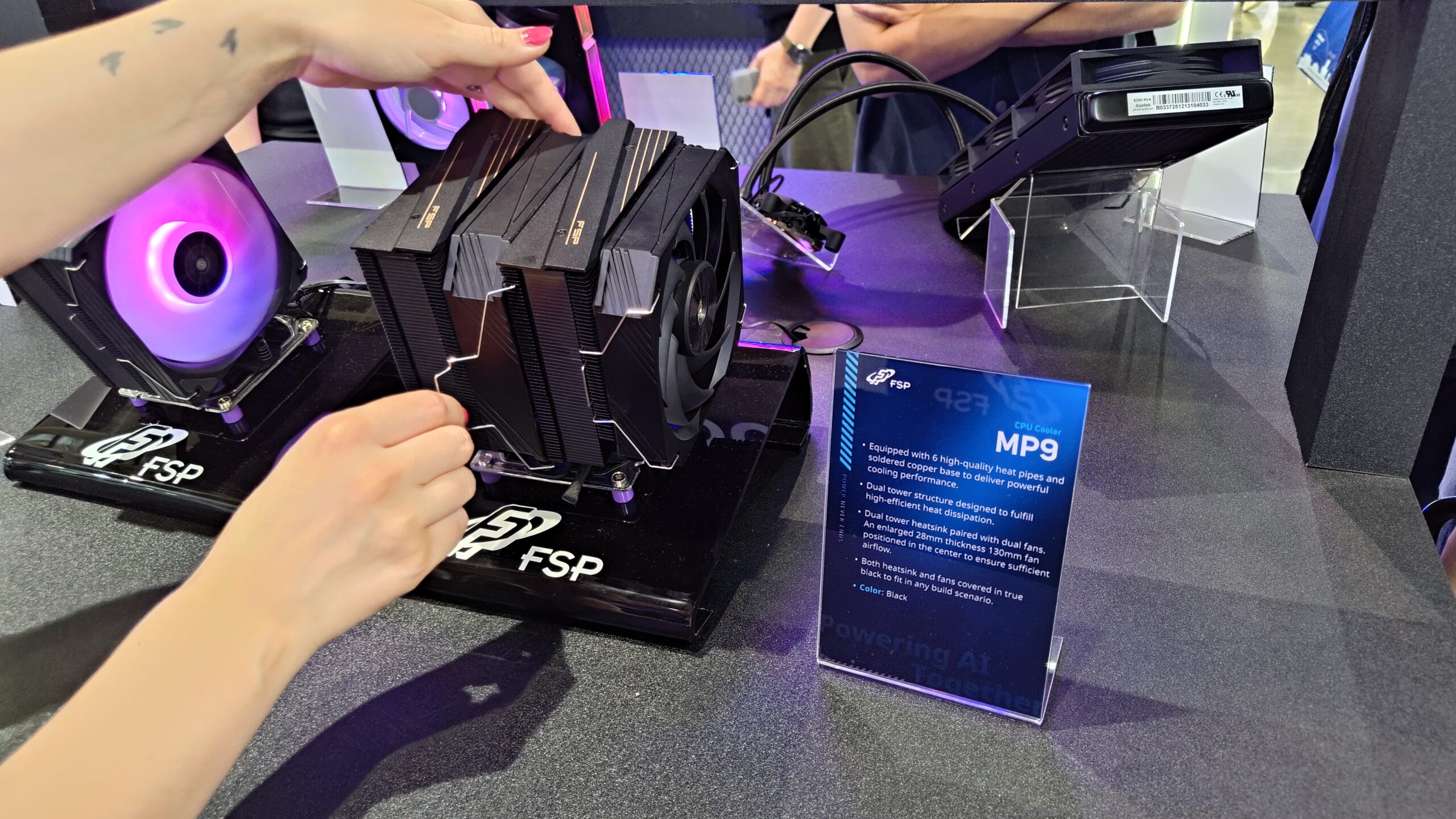The FSP MP9 comes with a double tower, 6 heatpipes and two 28 and 30 mm fans to reinforce the air cooling range