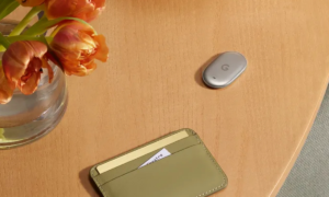 The Google Pixel Tag is made of stainless steel and offers a battery for a whole year