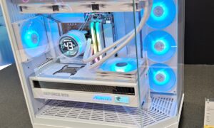 HYTE Y50 RGB: dual camera, plate support without visible cables and 9 fans for only $99