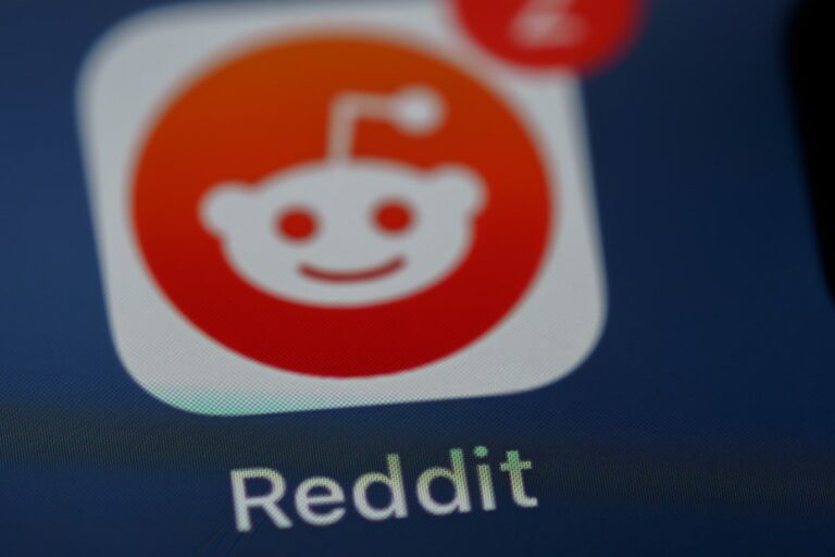 Reddit gains 61% more but sinks in the stock market due to fear that AI will take away search traffic