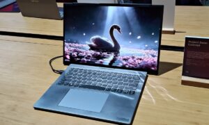 Lenovo Project Swan transforms a 14-inch 4:3 screen into a 17-inch 16:9 screen