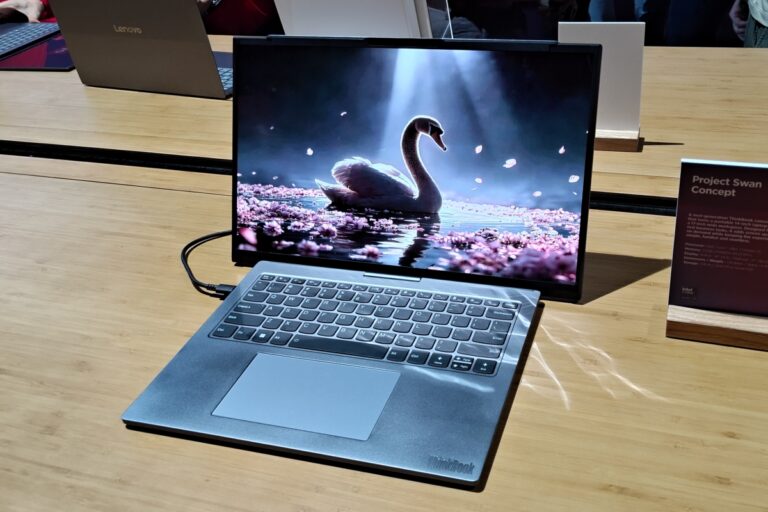 Lenovo Project Swan transforms a 14-inch 4:3 screen into a 17-inch 16:9 screen
