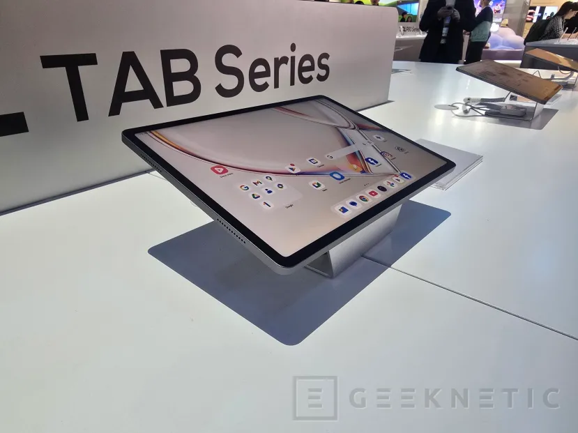 Geeknetic TCL presents the 11 and 12.2-inch A1 and A1 Plus TABs with NXTPAPER screen option ideal for reading 4