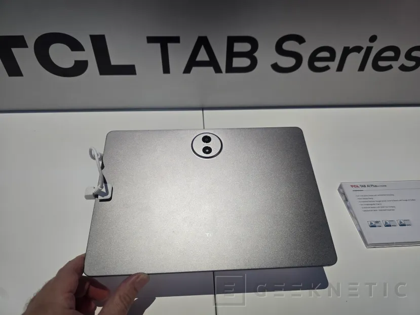 Geeknetic TCL presents the 11 and 12.2-inch A1 and A1 Plus TABs with NXTPAPER screen option ideal for reading 3