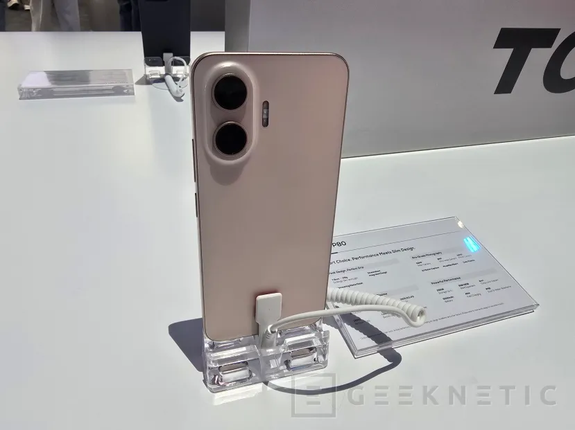 Geeknetic TCL P80 Pro and P80 Ultra debut NXTPAPER AMOLED screens up to 3,200 nits 4