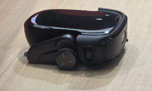 We have seen at IFA 2026 the Roborock Saros Rover that climbs stairs while cleaning them