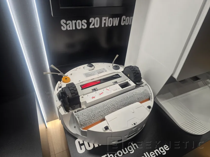 Geeknetic The RoboRock Saros 20 Flow Complete arrives with 36,000 Pa and mop washing at 100 ºC 3